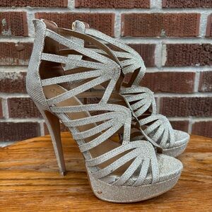 Nayela by Scene (SHOEDAZZLE) Gold faux leather strappy sandal heels SZ 9.5